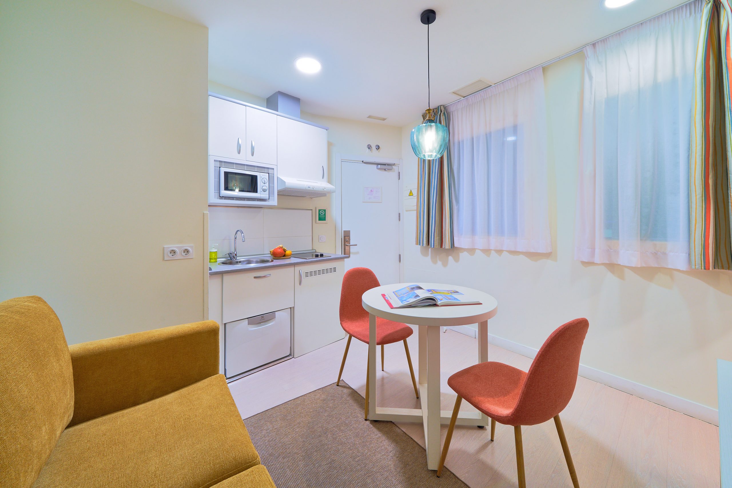 WEB 304 SALON PATIO 2