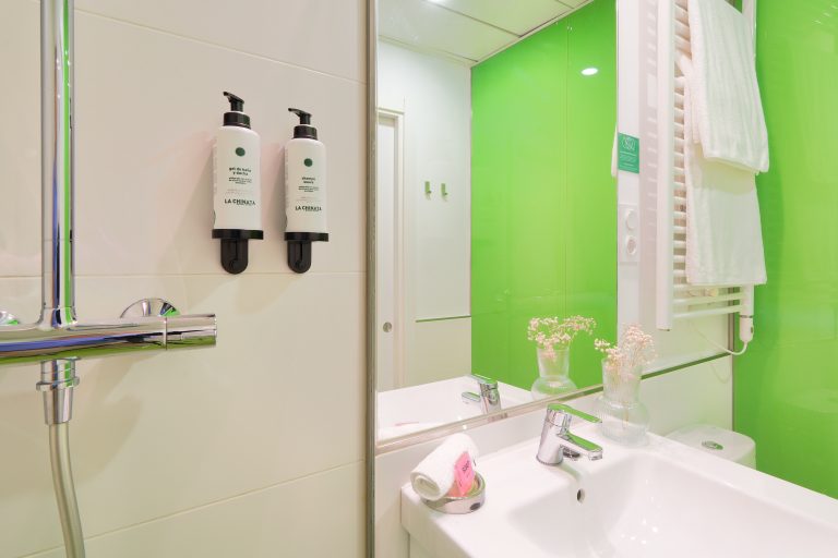 WEB 402 BAÑO AMENITIES